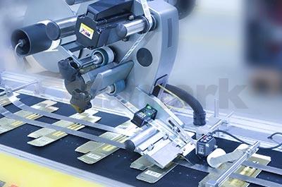 Smart Top Labeling Machine