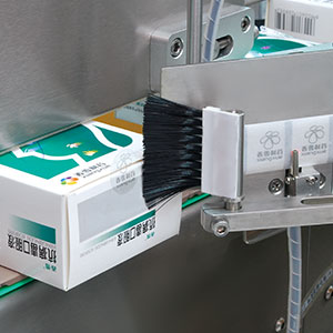 Single side turning labeling machine Single side turning labeling machine